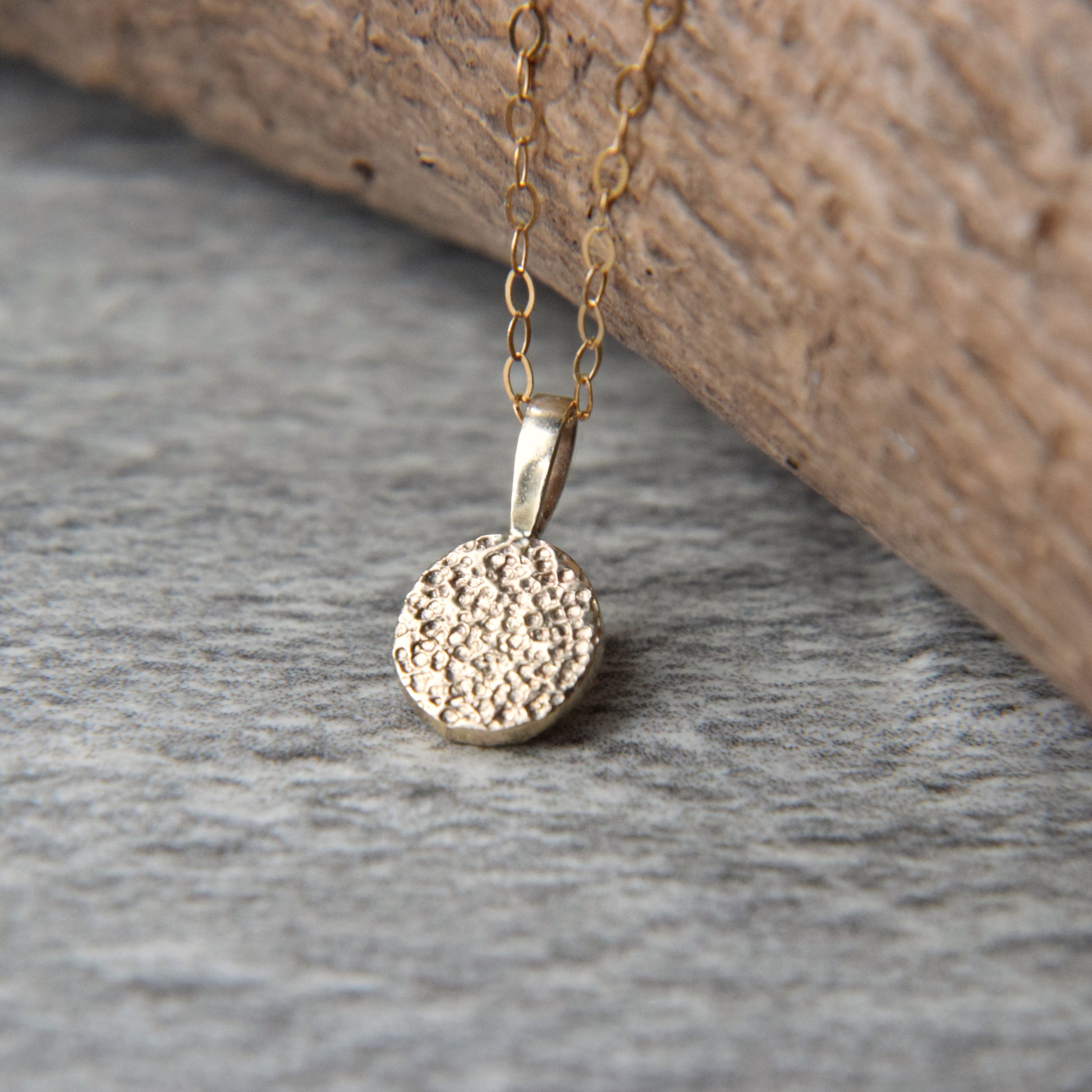 9ct Gold Textured Pebble Pendant - Paisley Pins